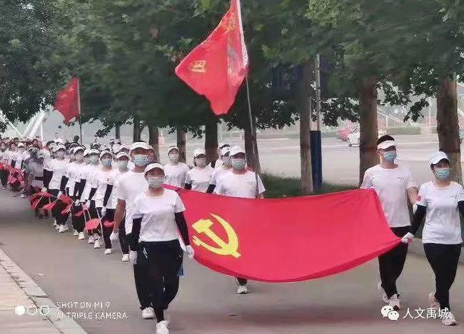 探索梦见蛇向我扑过吓醒了,发现更多乐趣!